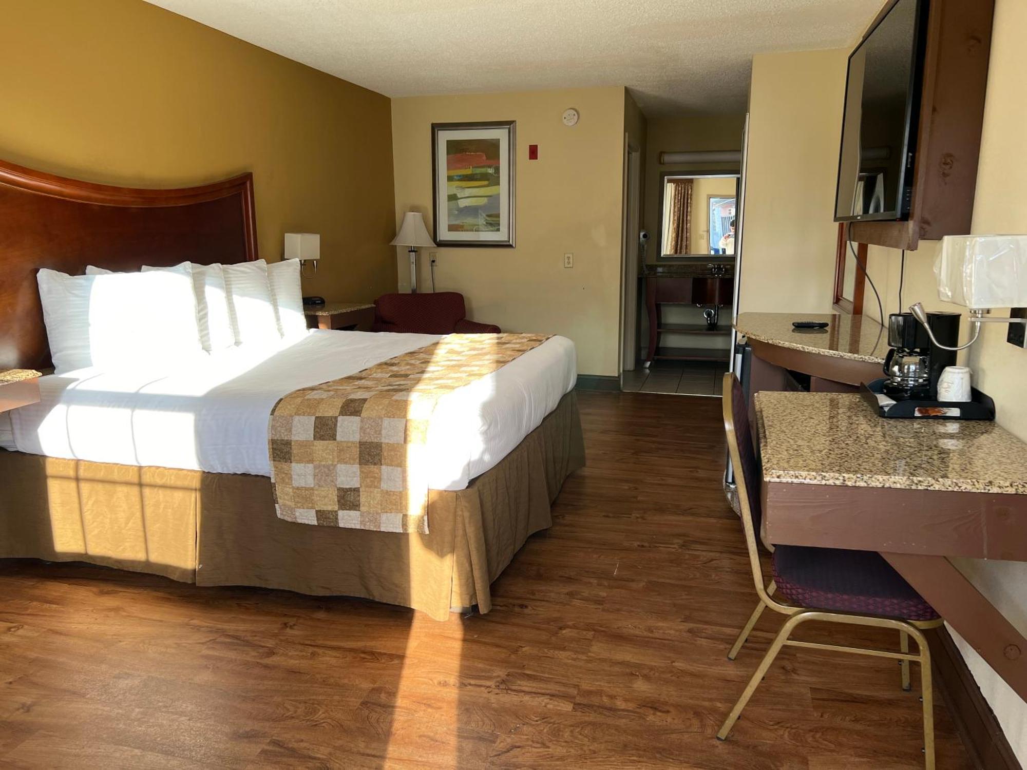 Atkinson Inn & Suites 兰伯顿 外观 照片