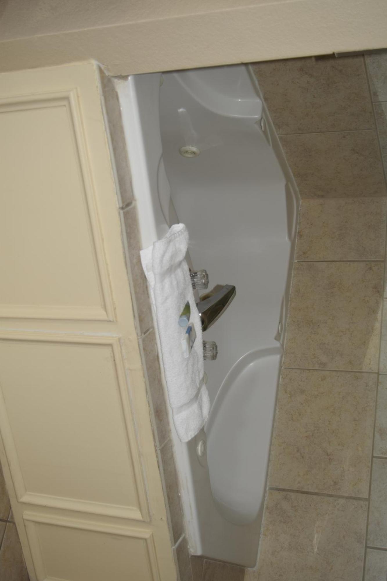 Atkinson Inn & Suites 兰伯顿 外观 照片