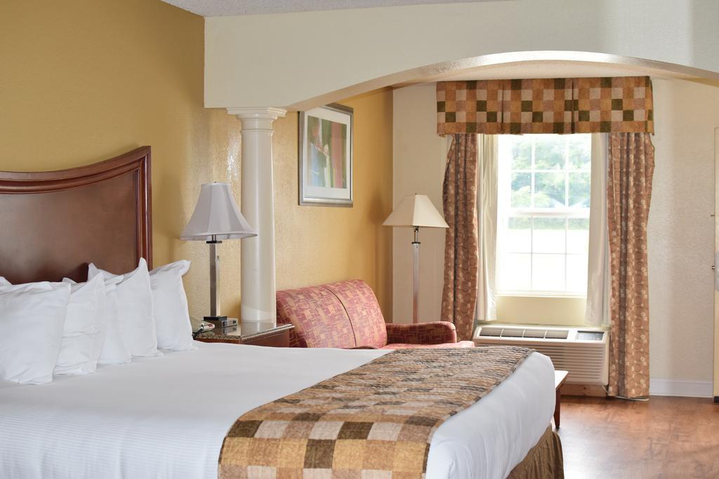 Atkinson Inn & Suites 兰伯顿 外观 照片