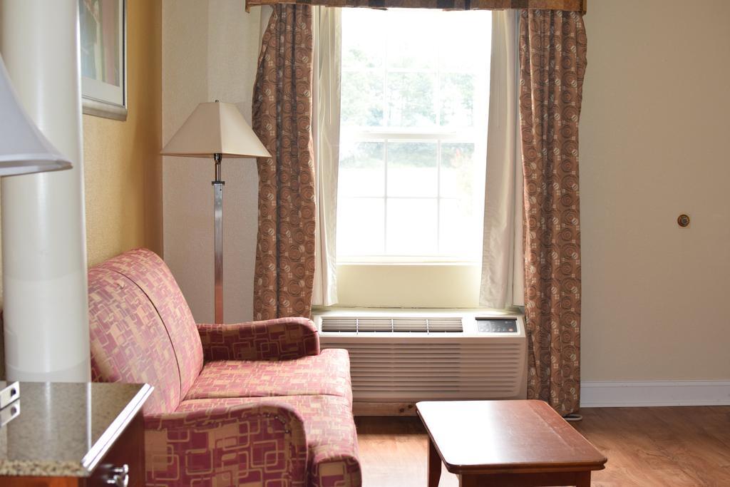 Atkinson Inn & Suites 兰伯顿 外观 照片