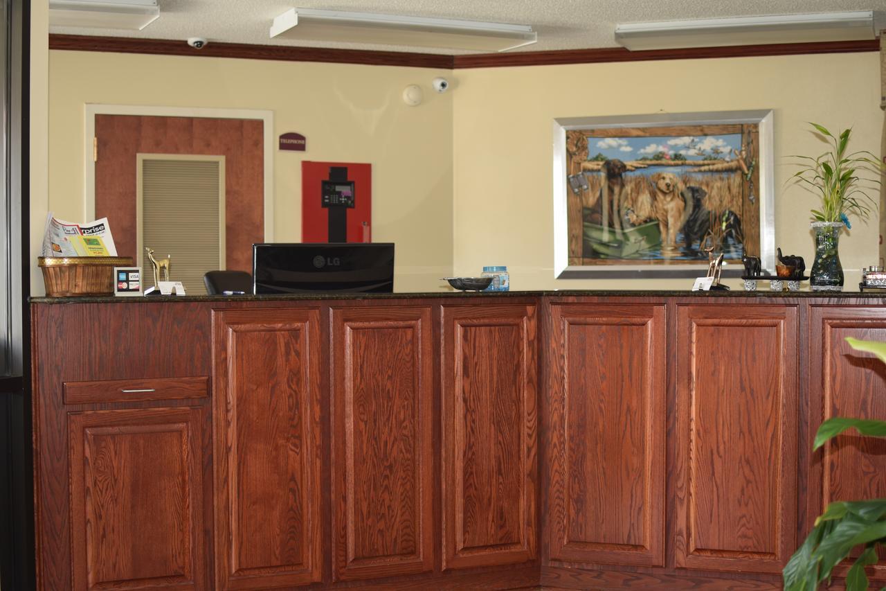 Atkinson Inn & Suites 兰伯顿 外观 照片