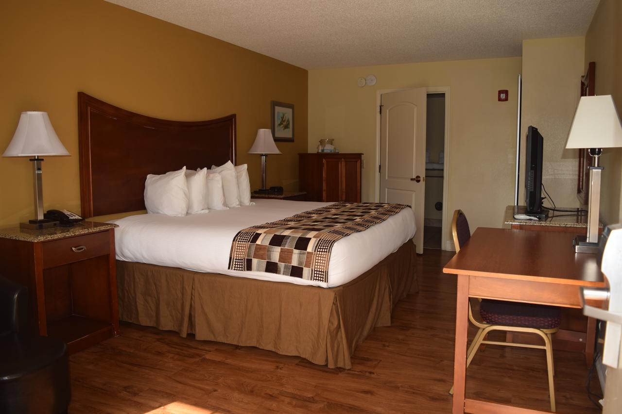 Atkinson Inn & Suites 兰伯顿 外观 照片