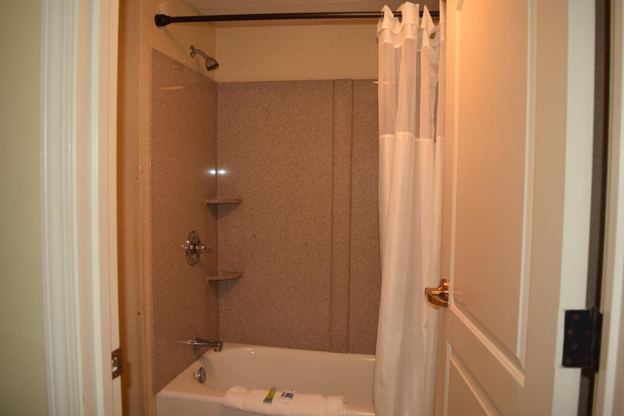 Atkinson Inn & Suites 兰伯顿 外观 照片