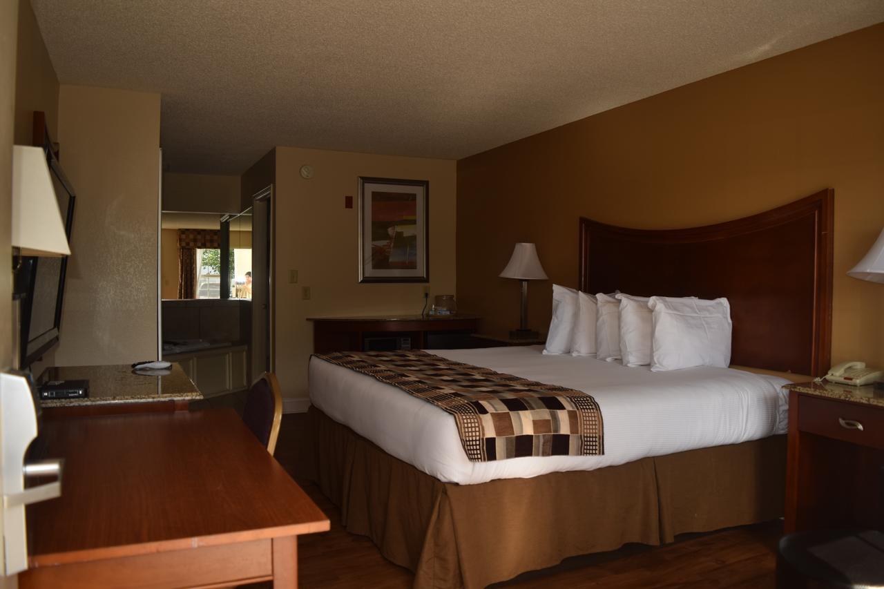 Atkinson Inn & Suites 兰伯顿 外观 照片