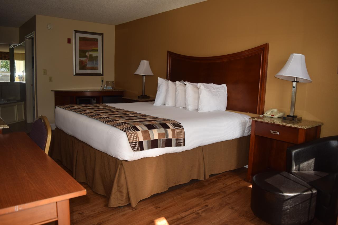 Atkinson Inn & Suites 兰伯顿 外观 照片
